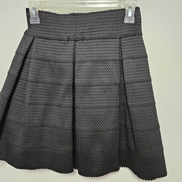 EyeShadow Black Pleated Mini Skirt Womens M Pull On NWT - Picture 2 of 9